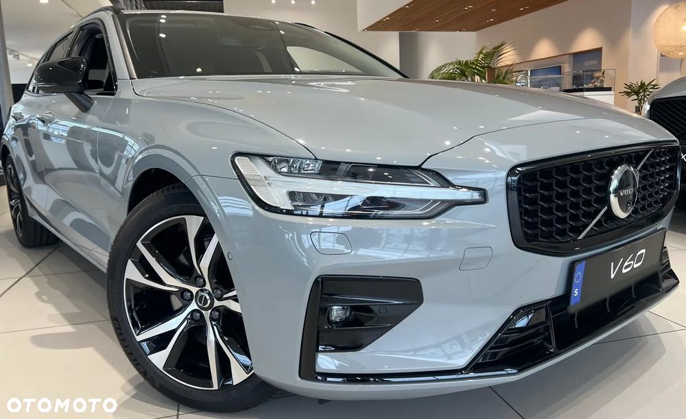 Volvo V60 B4 B DKG Plus Dark - 32