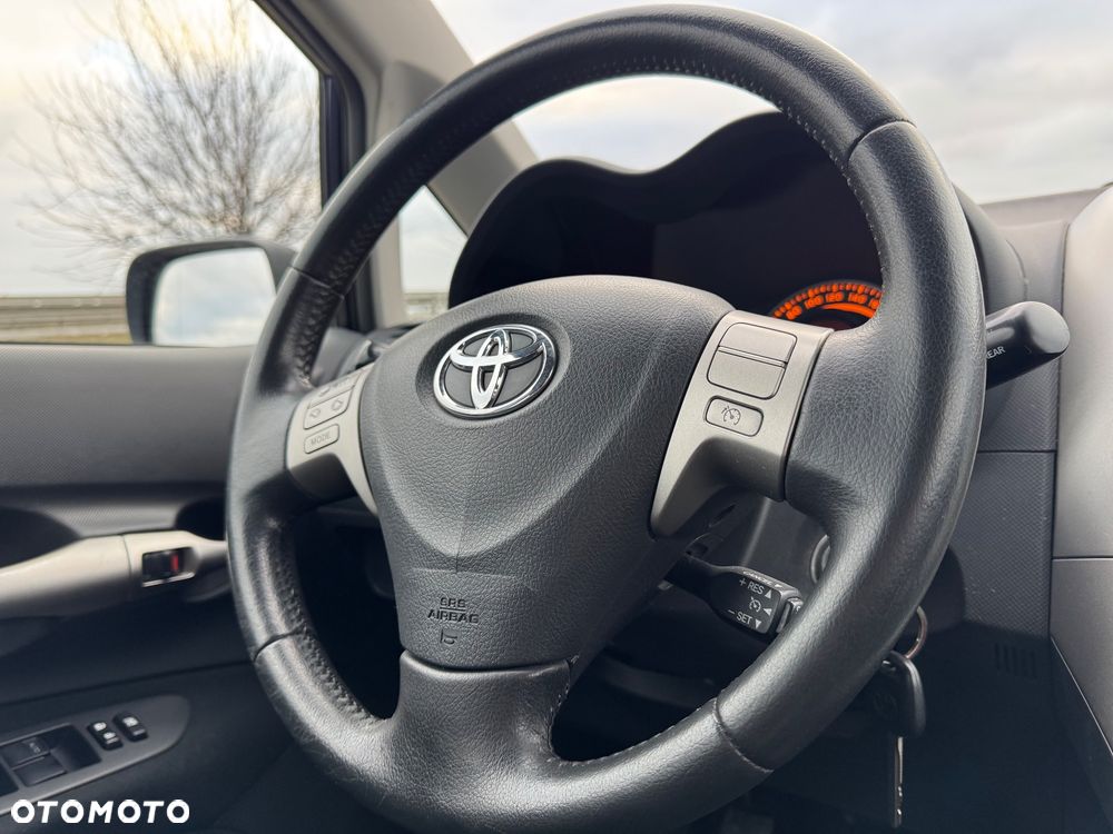 Toyota Auris 1.6 VVT-i Executive - 9