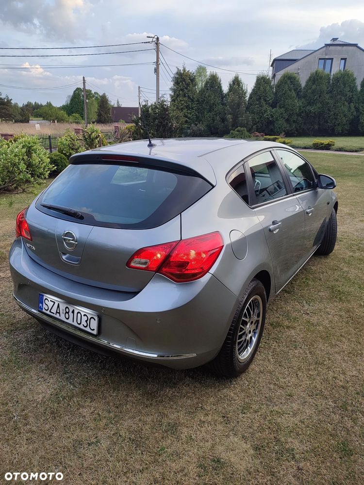 Opel Astra 1.4 Turbo Exklusiv - 4