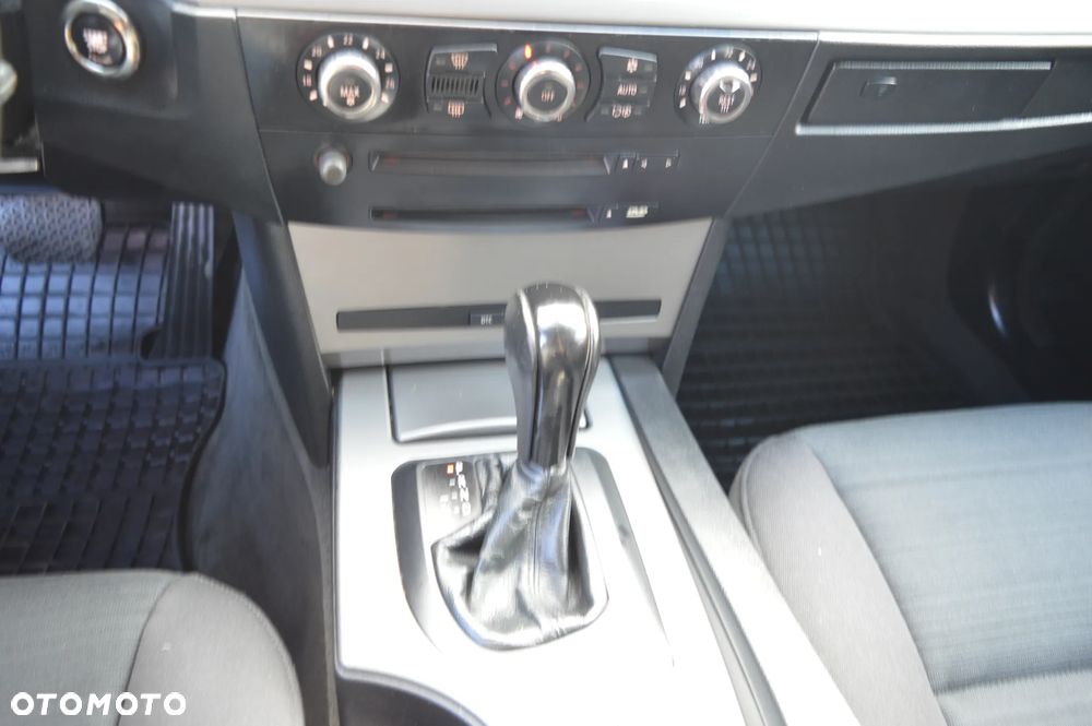 BMW Seria 5 525d - 13