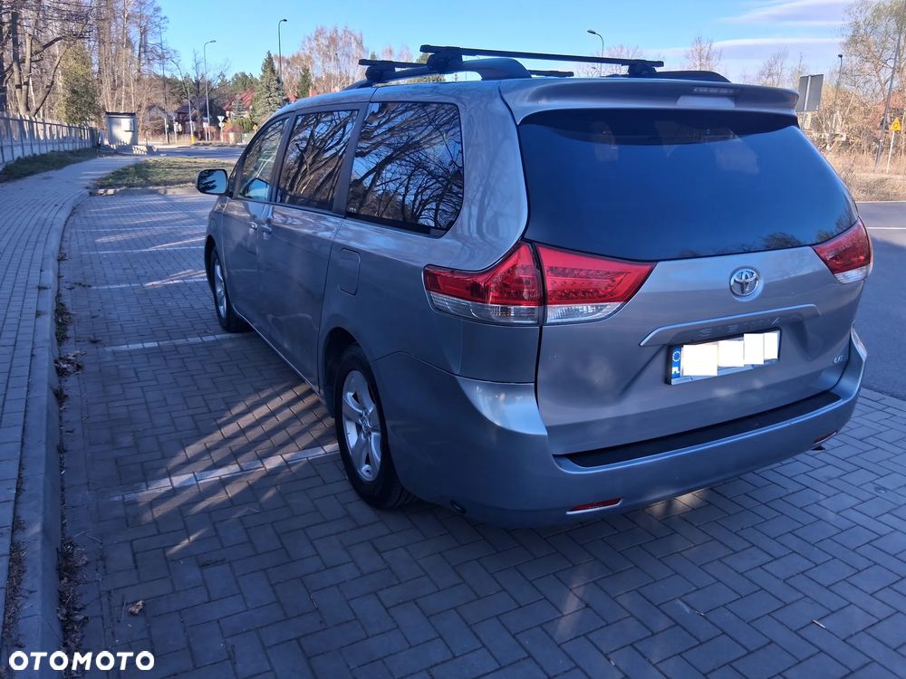 Toyota Sienna 3.5 V6 - 9