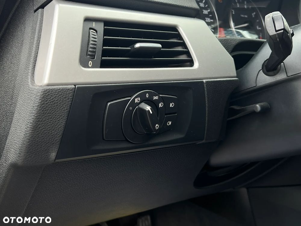 BMW Seria 3 320i - 13