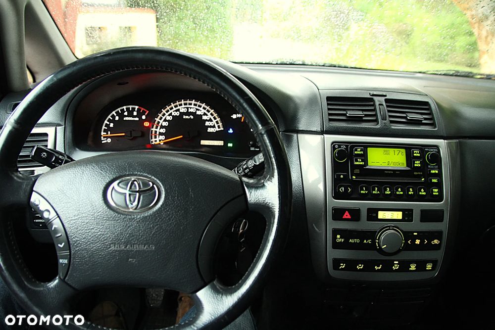 Toyota Avensis Verso D-4D Sol - 37