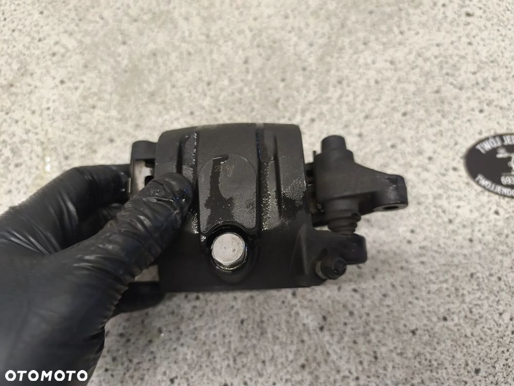 Zaciska hamulcowy przód, przedni prawy Triumph Trident 660 2022 - 2