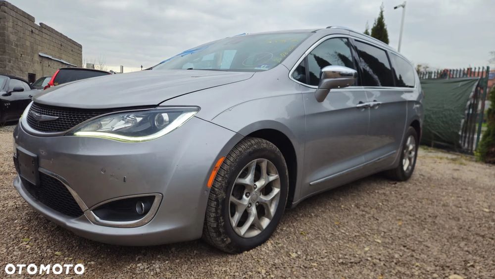 Chrysler Pacifica - 1