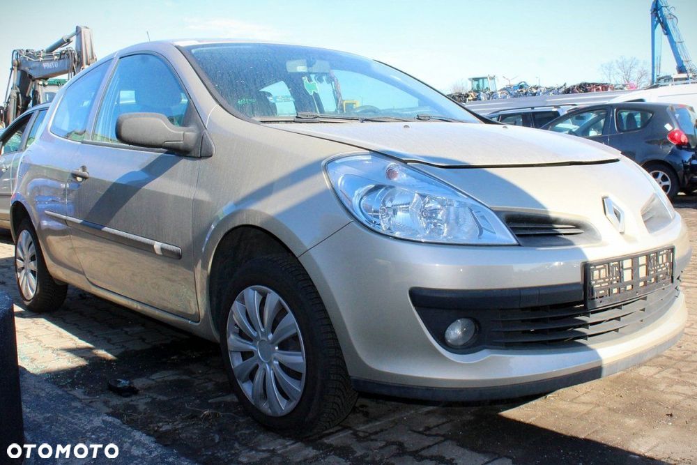 Renault Clio III 2006 1.1i D4F740 HB3D (MASKA, ZDERZAK, LAMPA, BŁOTNIK, DRZWI, SZYBA, FOTEL) - 2
