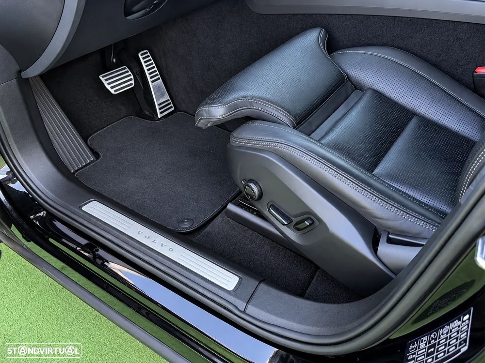 Volvo XC 60 2.0 B5 R-Design AWD - 21