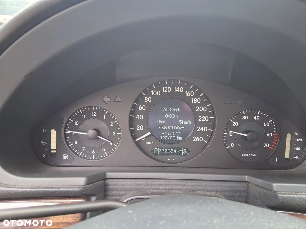 Mercedes-Benz Klasa E 240 4-Matic Classic - 17