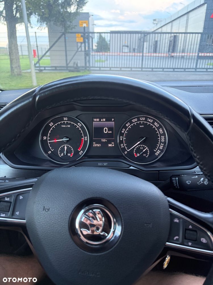 Skoda Superb 2.0 TDI Style DSG - 9