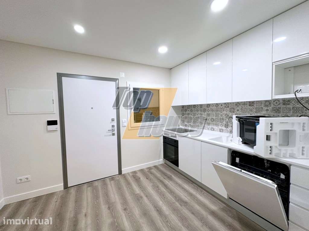 Apartamento T1 Novo a Estrear com Parqueamento - Junto à FCT NOVA - Grande imagem: 2/10