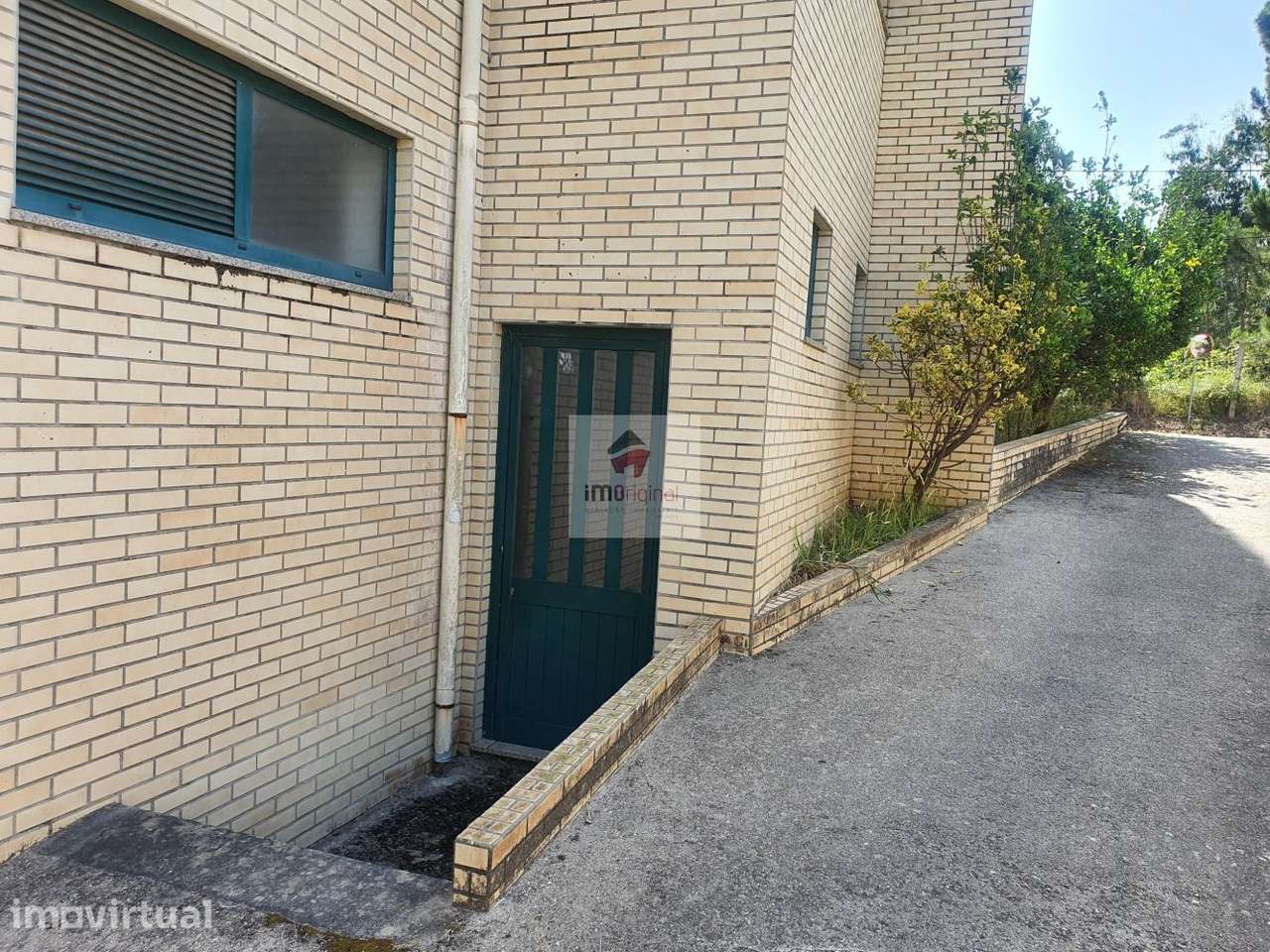 Loja com ABC de 607m2, garagem, escritório, junto praias - Grande imagem: 3/26