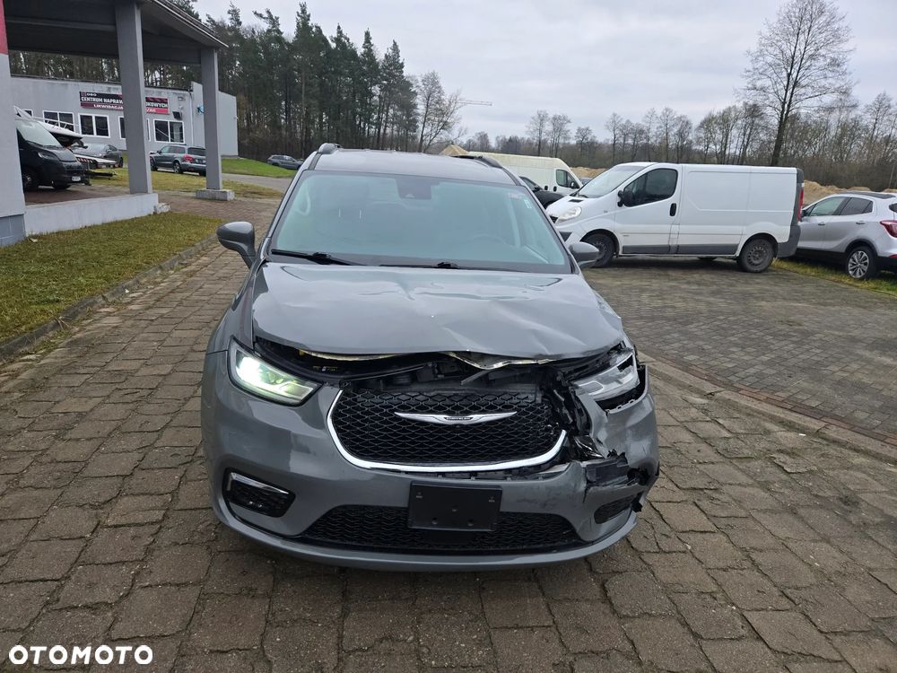 Chrysler Pacifica - 2