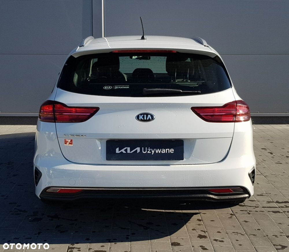 Kia Ceed - 11