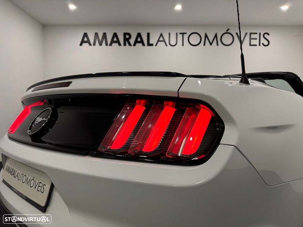 Ford Mustang 2.3i EcoBoost - 28