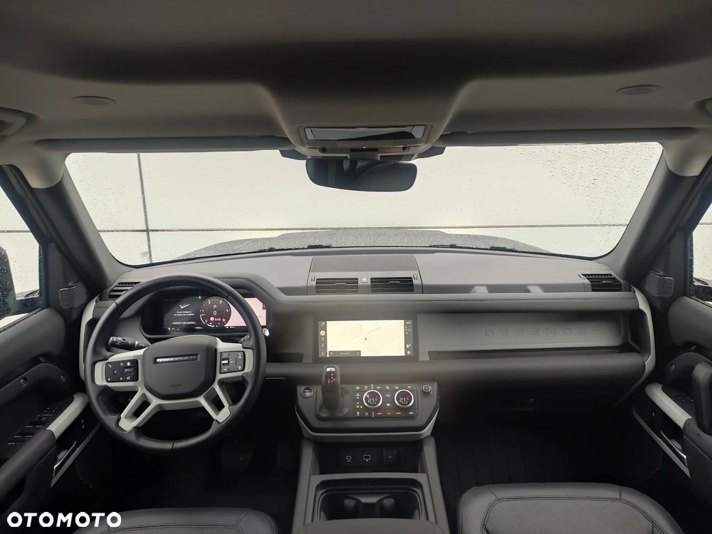 Land Rover Defender - 2