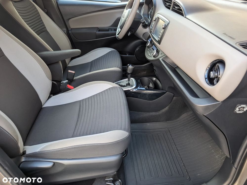 Toyota Yaris Hybrid 100 Selection Passion - 20