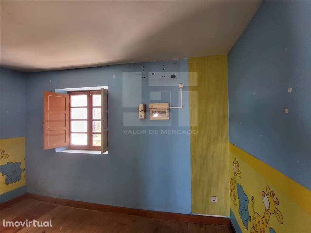 Venda de Arrecadação + 2 Casas Independientes em Pinheiro de Ázere - Grande imagem: 3/21