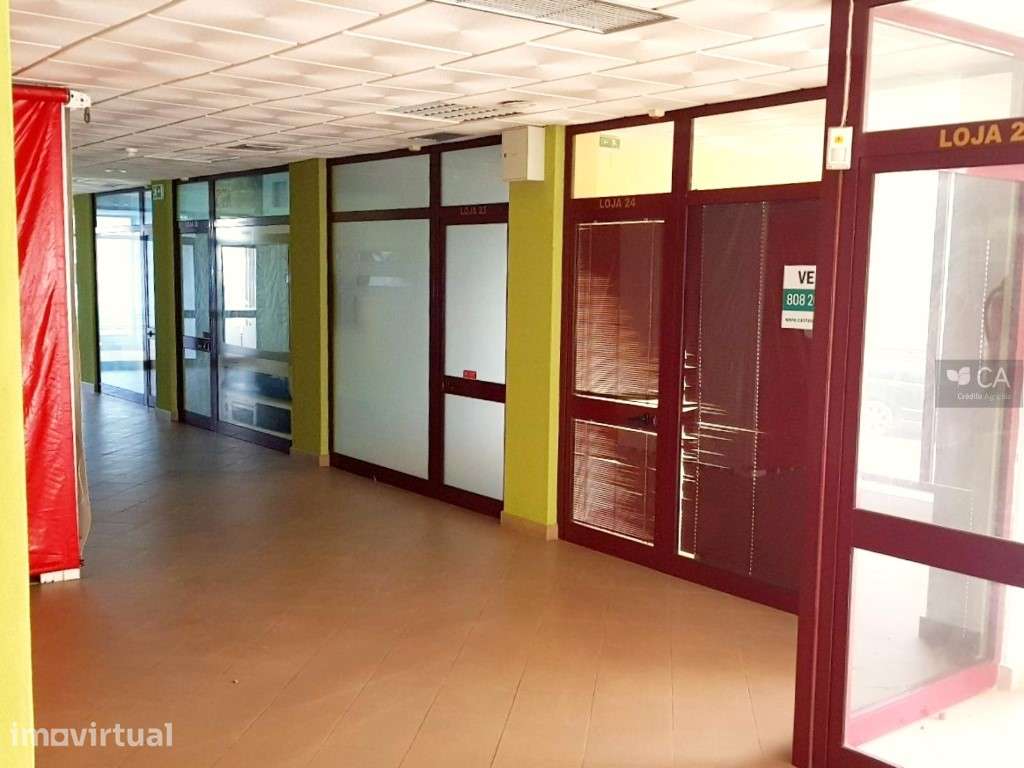 Loja para venda com 14,40 m² situada em espaço comercial de Santiag... - Grande imagem: 4/13