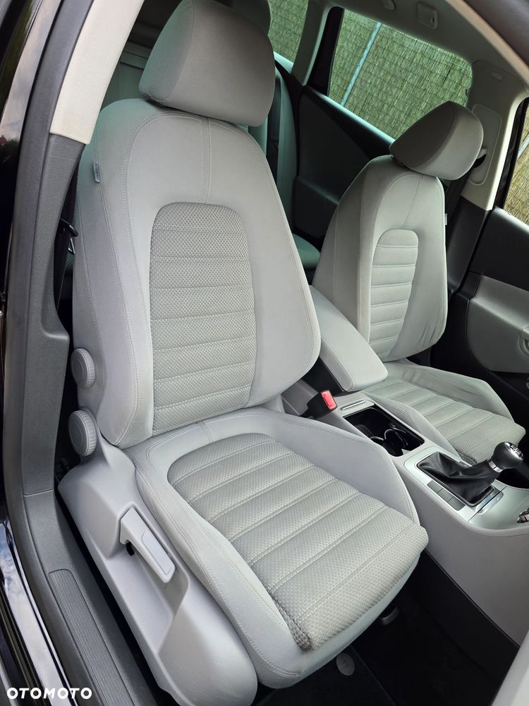 Volkswagen Passat 2.0 TDI DPF BlueMotion Technology Sportline - 27