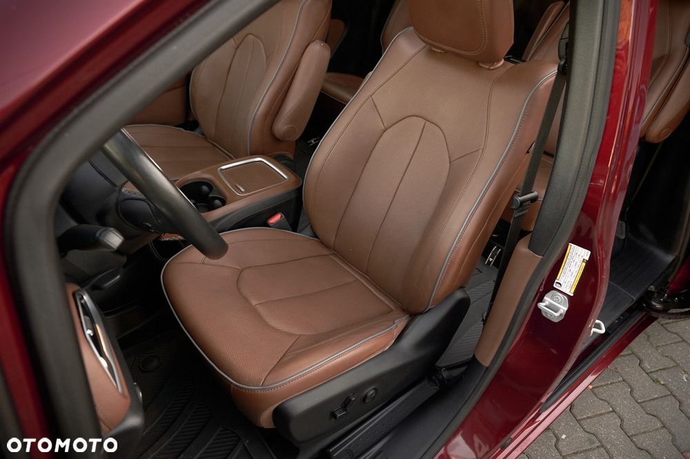 Chrysler Pacifica - 24