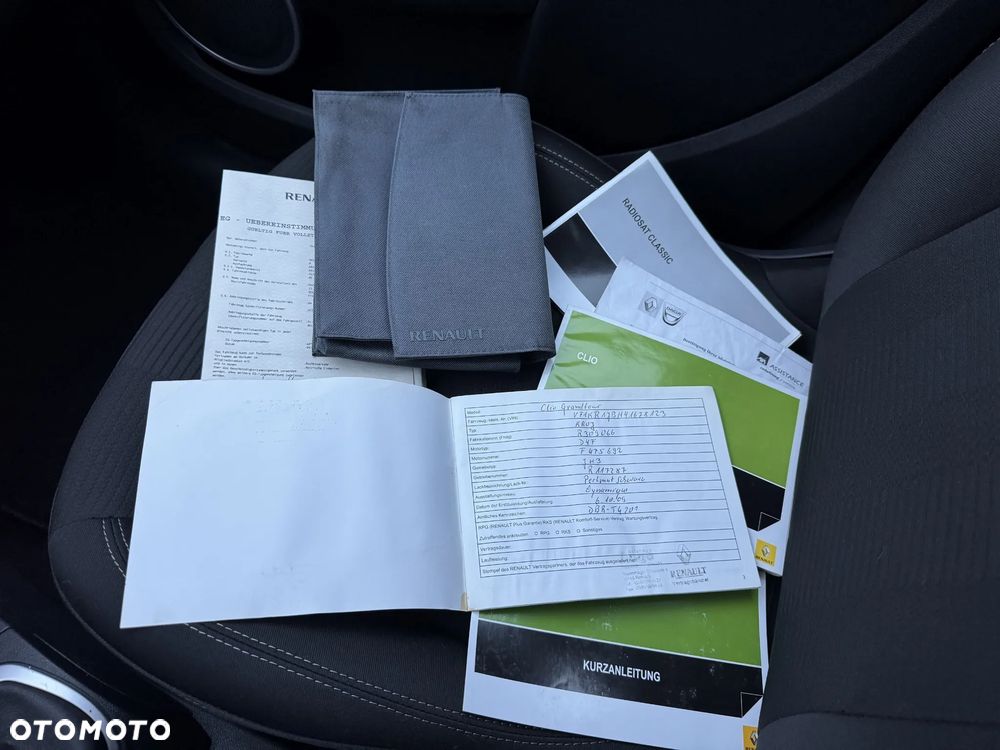 Renault Clio 1.2 16V 75 Expression - 24