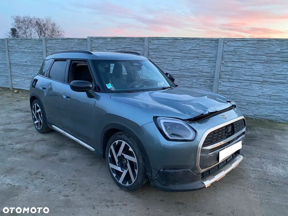 MINI Countryman E Essential Trim - 26