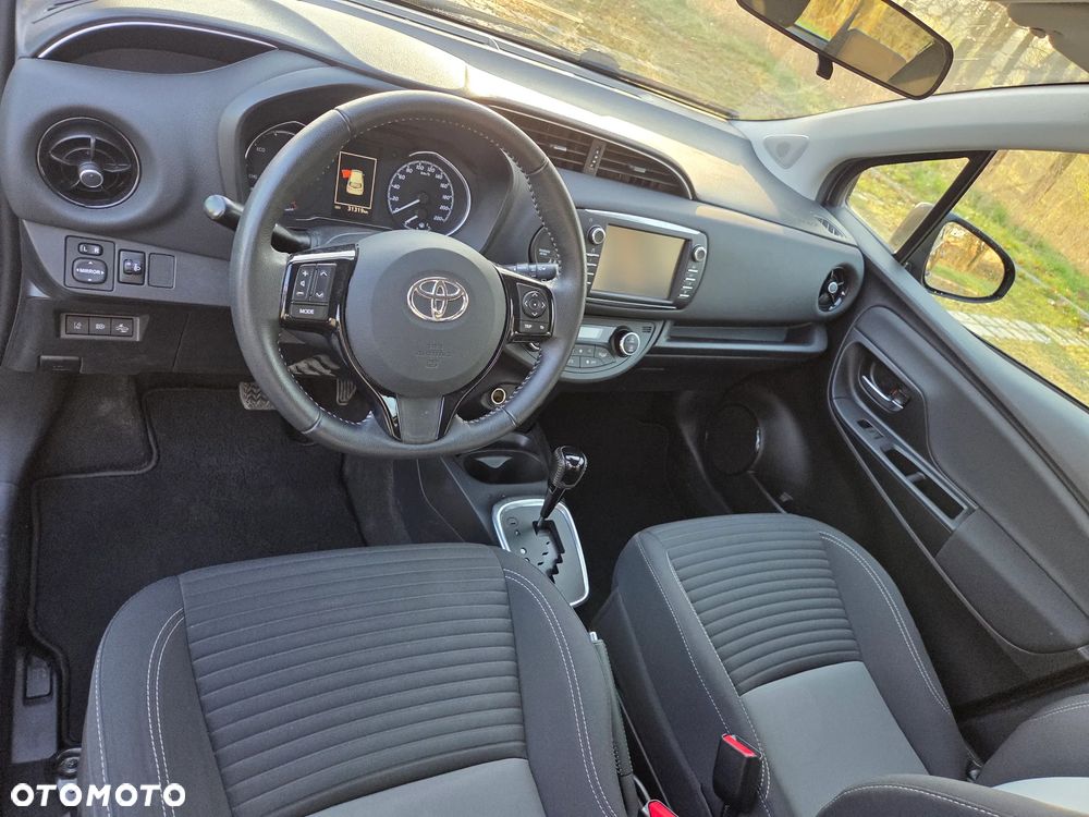 Toyota Yaris 1.5 VVT-i Team Deutschland - 10