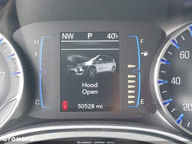 Chrysler Pacifica - 16