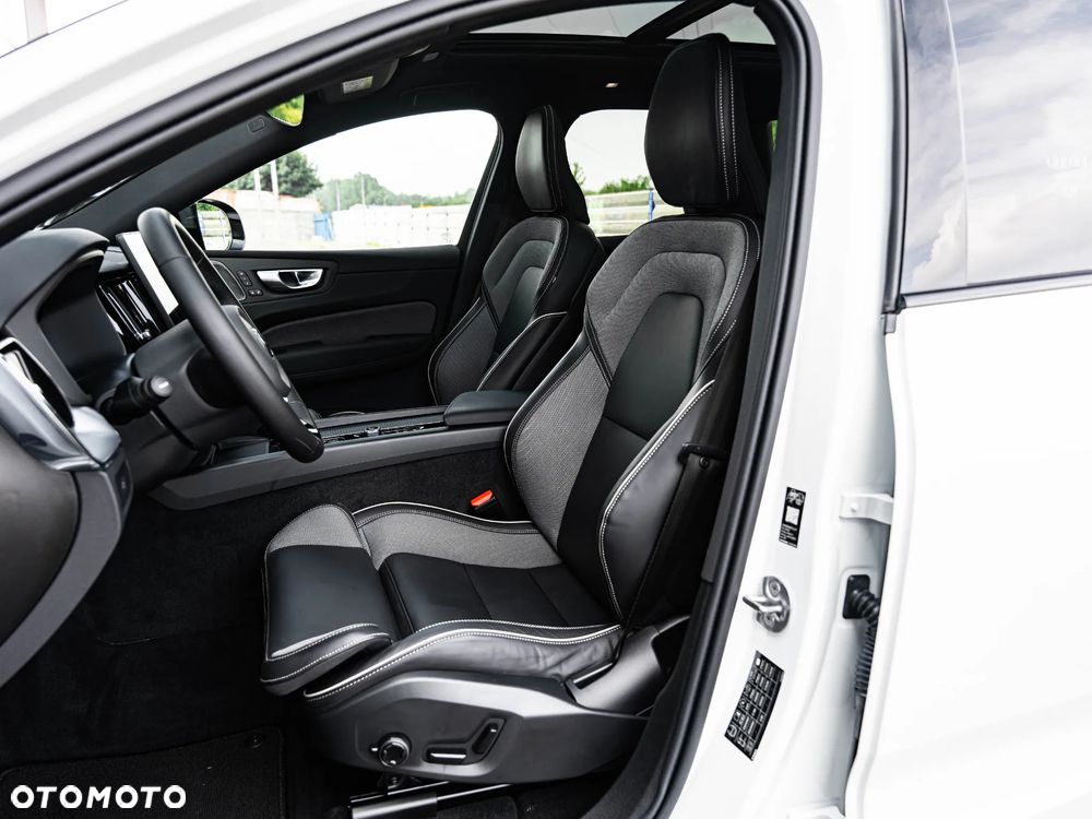 Volvo XC 60 B5 B AWD Plus Dark - 23