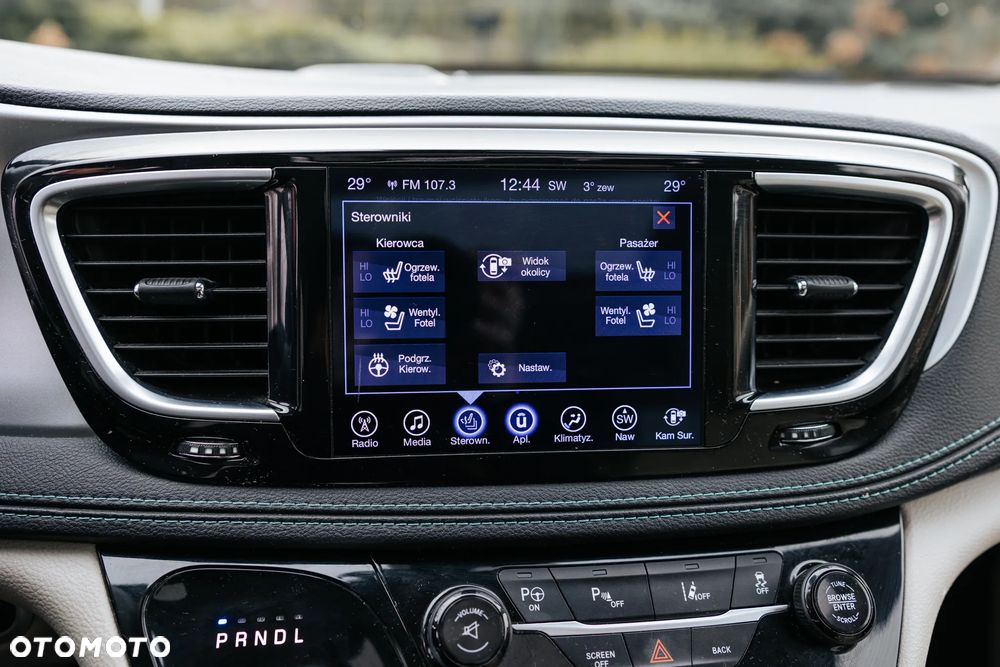 Chrysler Pacifica - 30