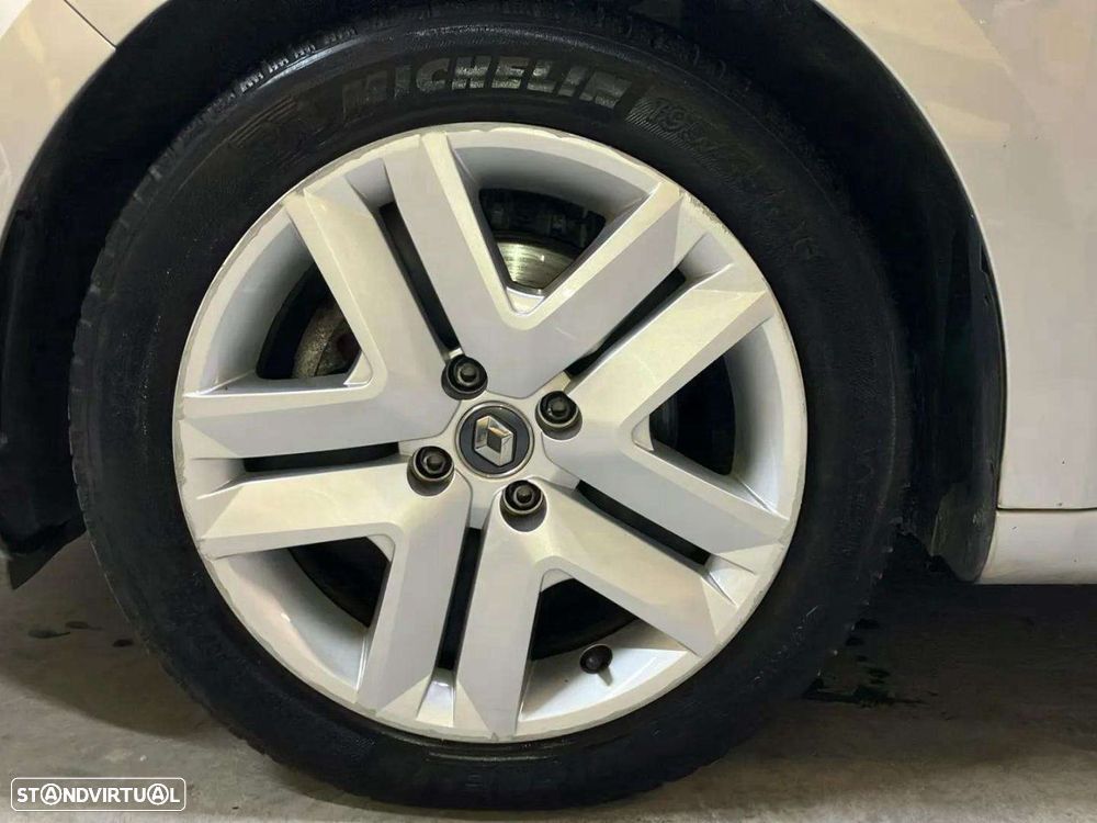 Renault Clio 1.6 E-Tech Intens - 19