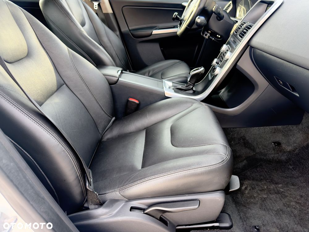 Volvo XC 60 D4 AWD Geartronic Summum - 24
