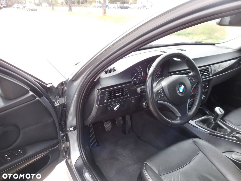 BMW Seria 3 318i Edition Exclusive - 17