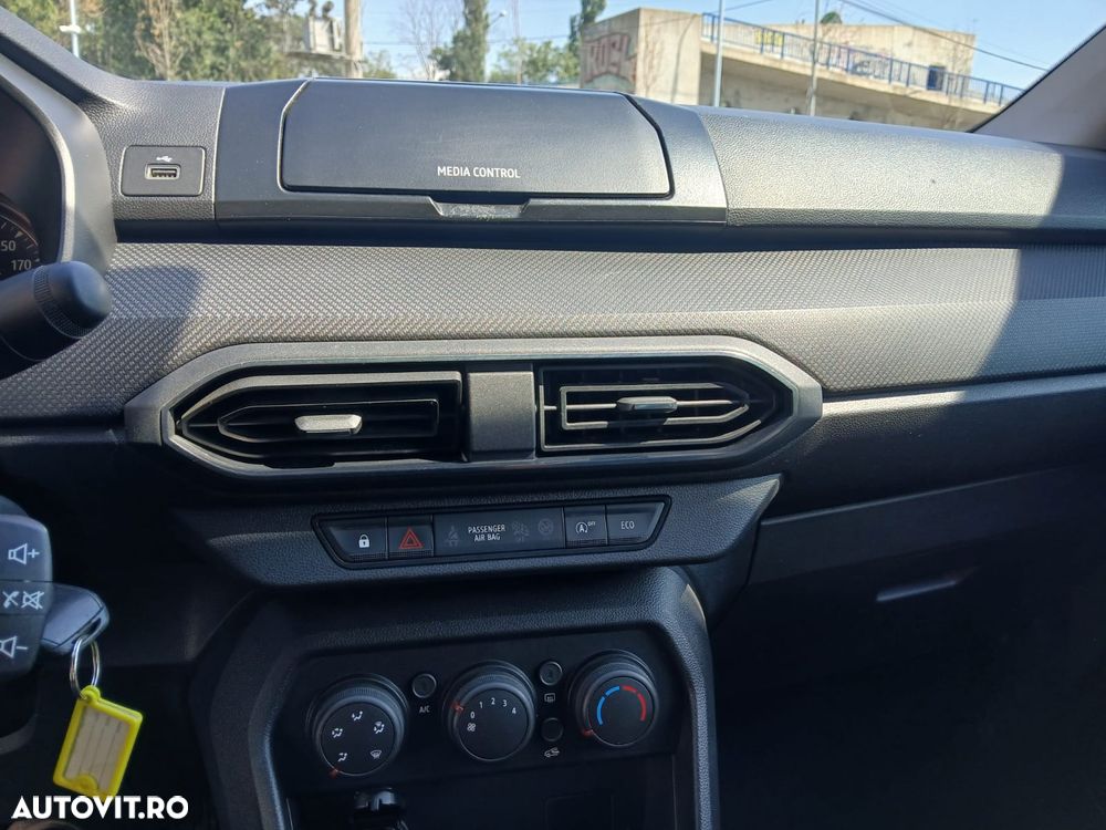 Dacia Logan TCe 90 Essential - 12