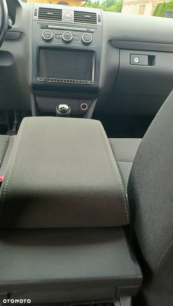 Volkswagen Touran 1.6 TDI DPF BlueMot Comfortline - 6