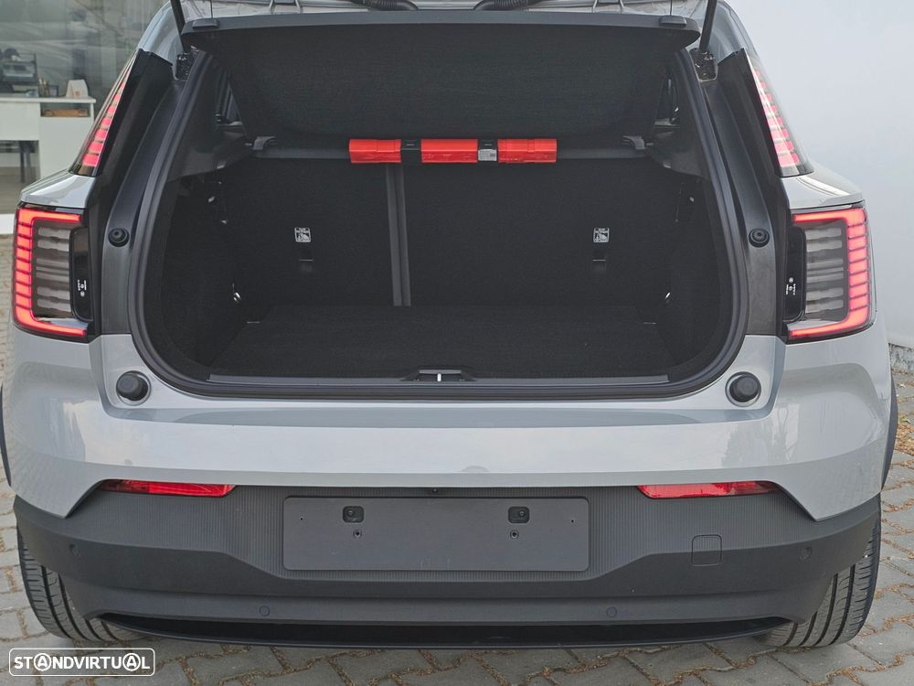 Volvo EX30 69 kWh Single Motor Extended Range Core - 32