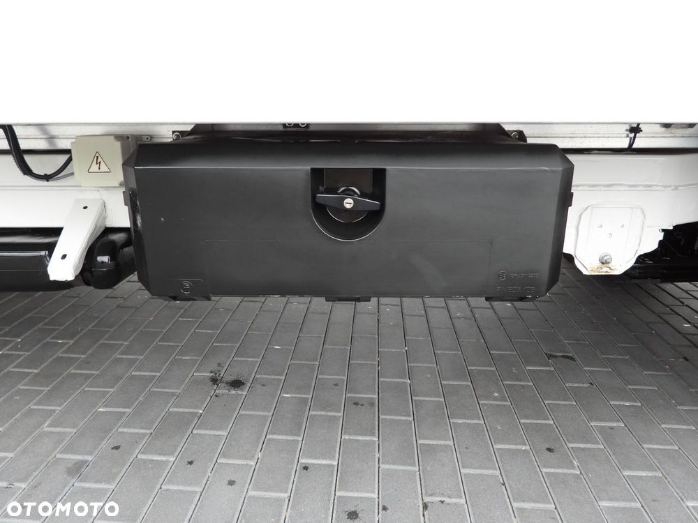 Volkswagen CRAFTER CHŁODNIA KONTENER -5*C 8 PALET BLIŹNIACZE KOŁA KLIMATYZACJA  180KM - 28
