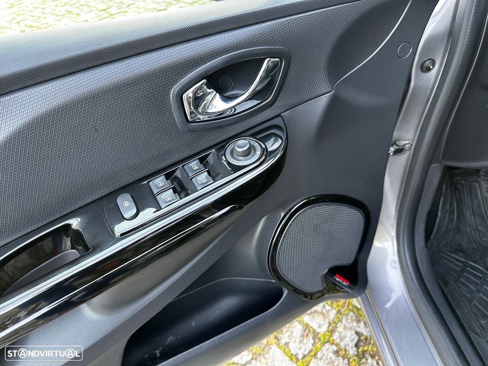 Renault Clio 0.9 TCE Luxe - 30