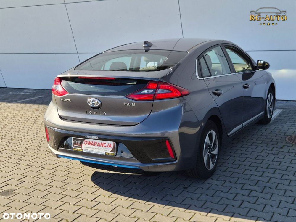 Hyundai IONIQ - 7