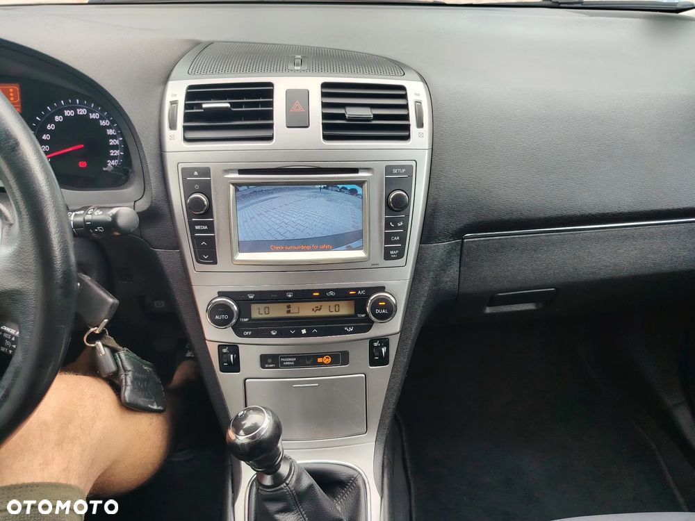 Toyota Avensis 1.8 Sol NAVI - 17