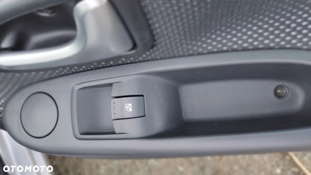 Renault Clio 1.2 16V Campus - 11