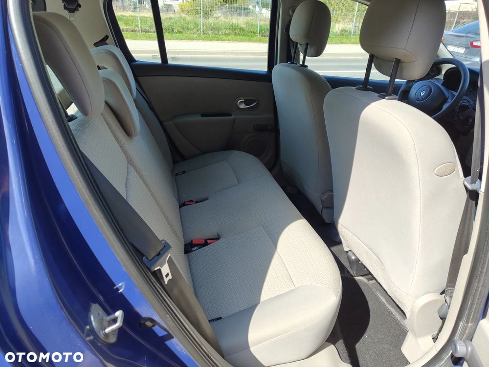 Renault Clio - 10