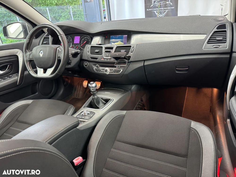 Renault Laguna dCi 150 FAP Start-Stop Paris Business - 17