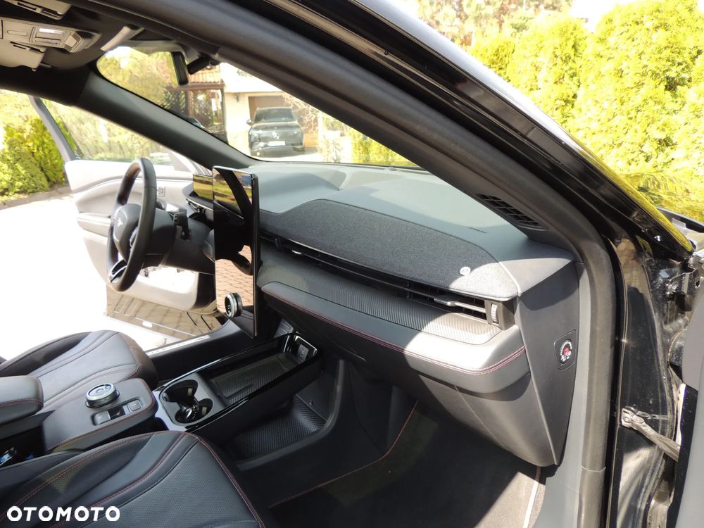 Ford Mustang Mach-E - 38