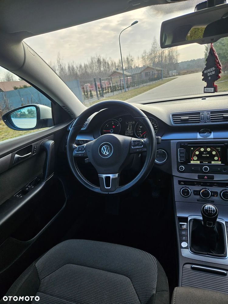 Volkswagen Passat 2.0 TDI Comfortline - 9