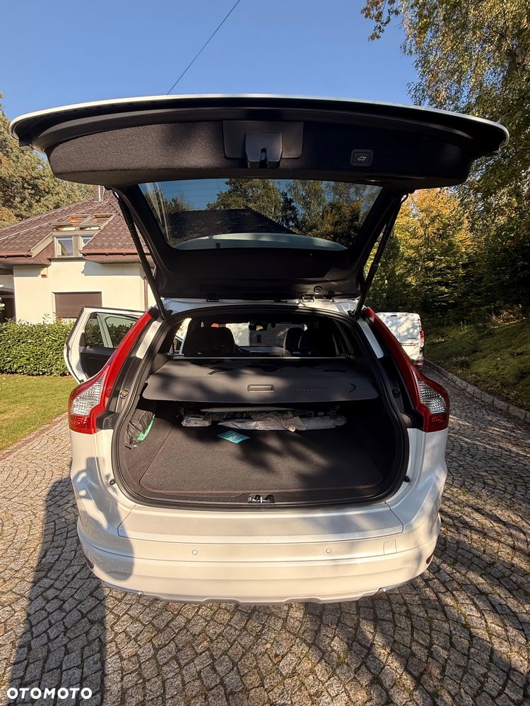 Volvo XC 60 D4 Drive-E Ocean Race - 12