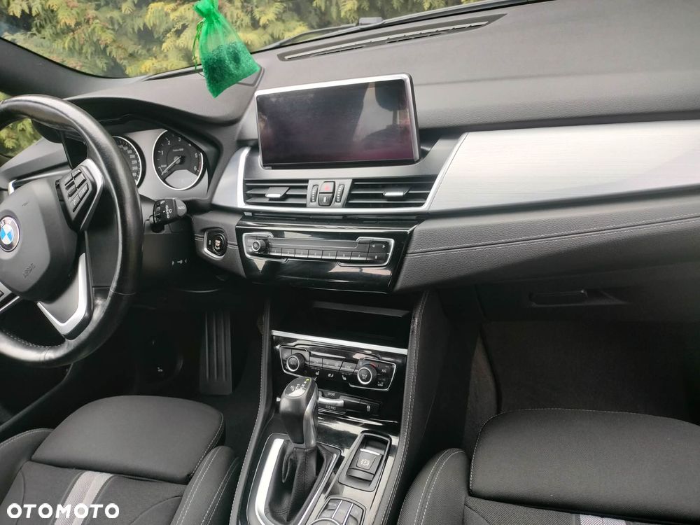 BMW Seria 2 218d Sport - 8