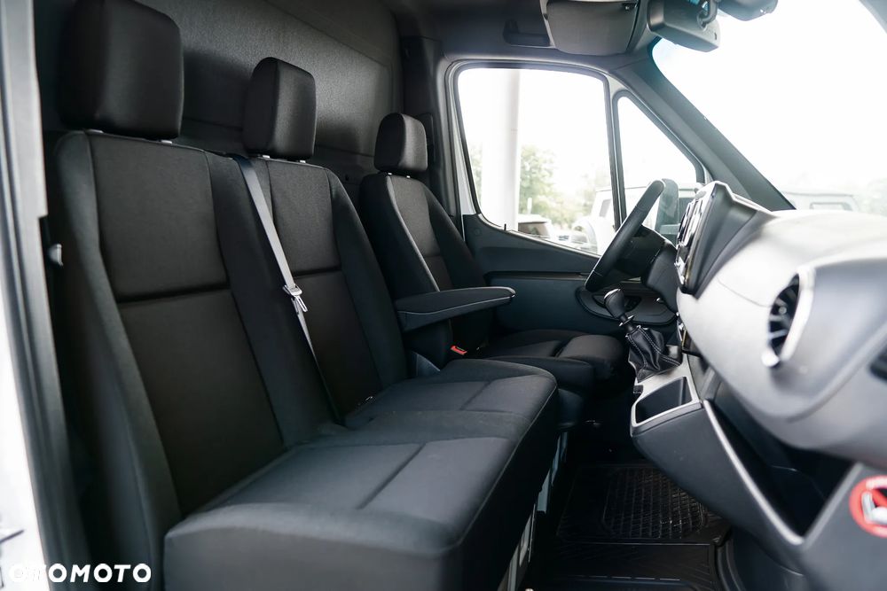Mercedes-Benz Sprinter - 10