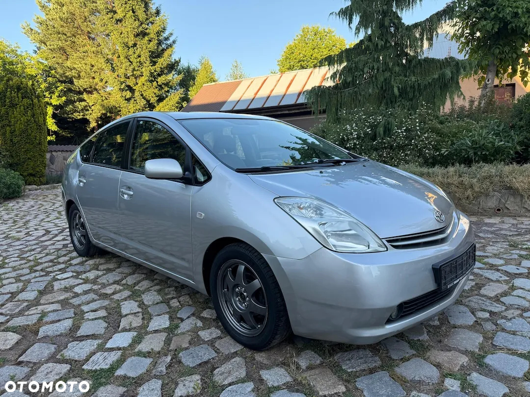 Toyota Prius (Hybrid) - 23