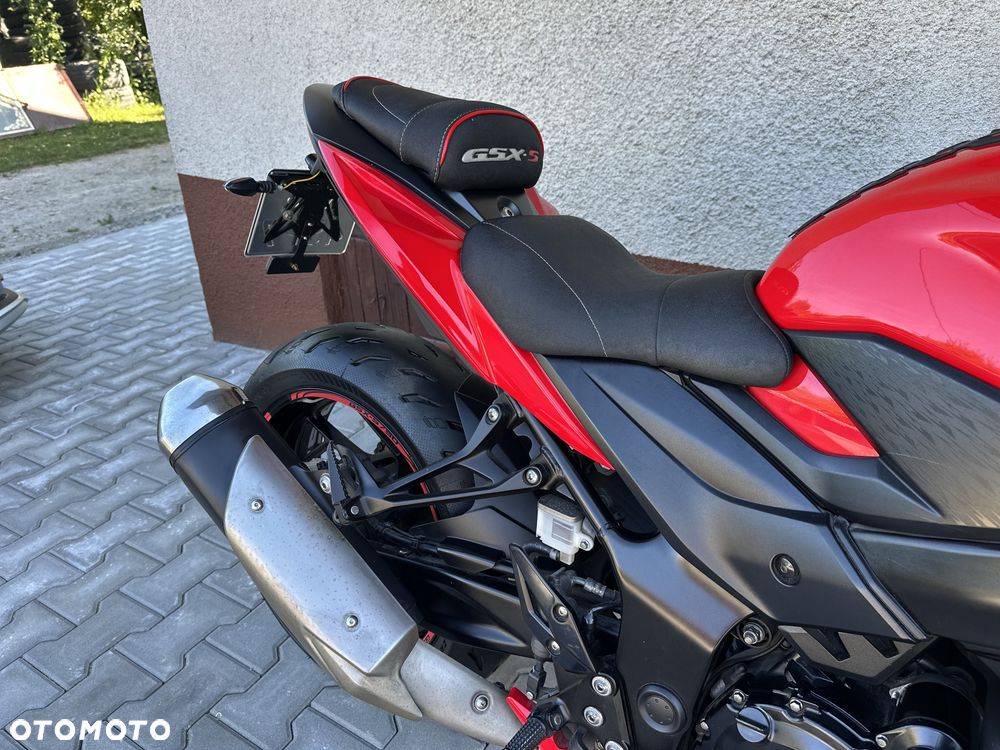 Suzuki GSX - 27